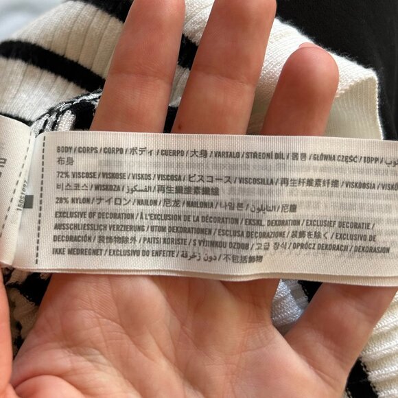 Abercrombie & Fitch Cropped Sweater - Picture 7 of 7